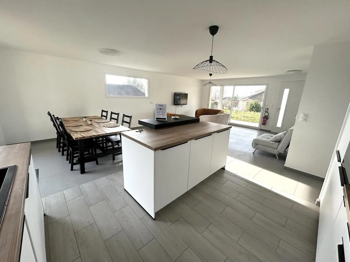Holiday home Maison Proche Cnpe, 3 Chambres, Parking Gratuit Chateau-Gaillard